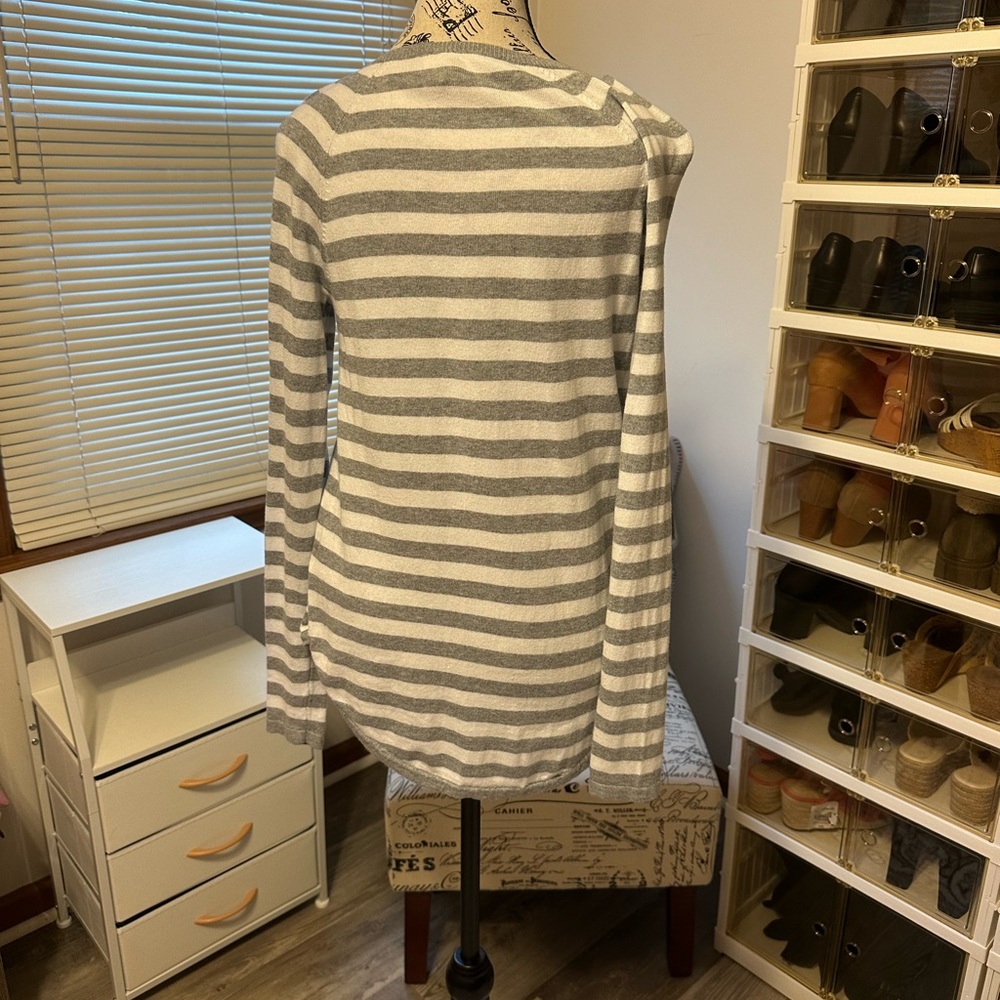 Sweater gray and white stripped‎ with shoulder zippers. - Picture 2 of 3